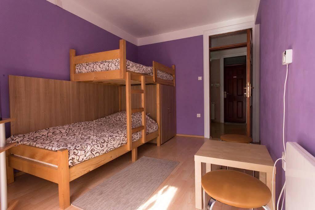 Hostel Day 'N' Night Ni Kültér fotó